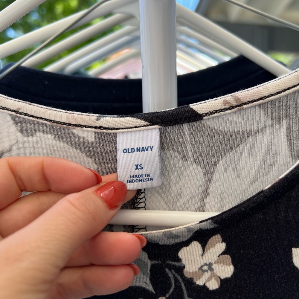 Old navy xs floral print dress with long sleeves